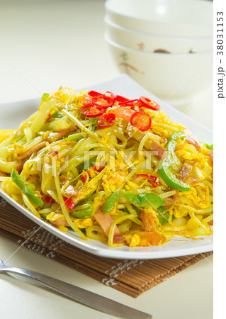 fried noodles fried noodles 38031153