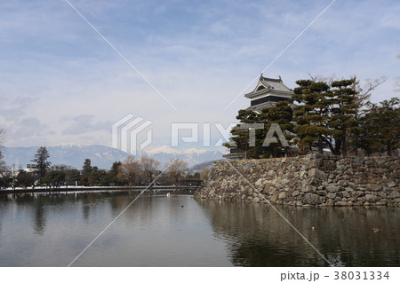 松本城の雪景色 38031334