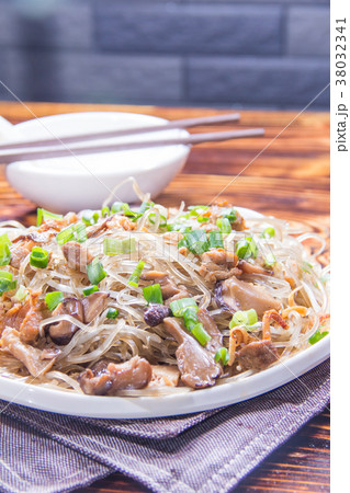 fried noodles 38032341