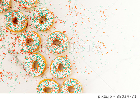 Donuts with white chocolate cream and sprinkles sugar Donuts with white chocolate cream and sprinkles sugar 38034771