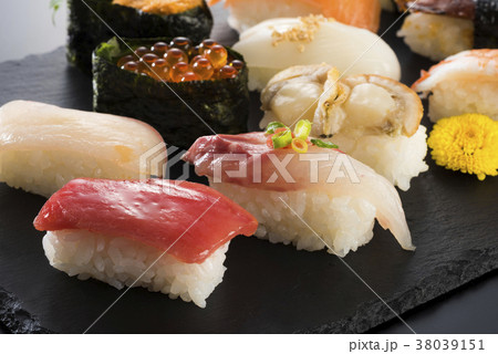 寿司の盛り合わせ 寿司の盛り合わせ 38039151
