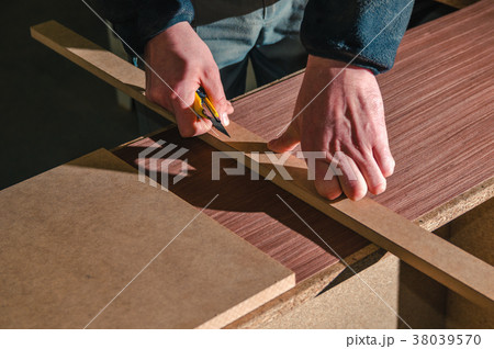 roll of oak veneer 38039570