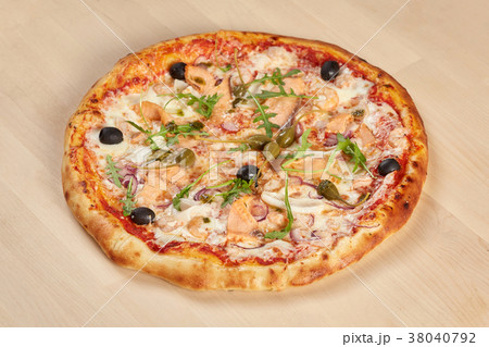 Fresh baked seafood pizza on wooden background 38040792