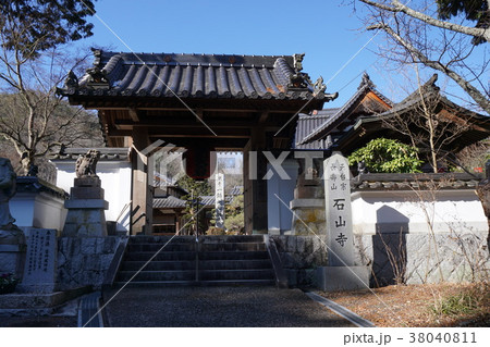 岡山県津山市にある天台宗の寺院「石山寺」:山門 岡山県津山市にある天台宗の寺院「石山寺」:山門 38040811