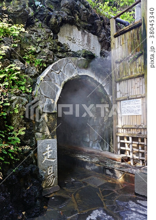 伊豆山温泉 湯けむりをあげる走り湯 38045340