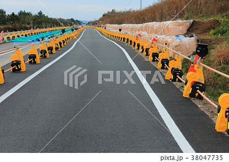 工事イメージ＿バリケード＿道路工事 38047735