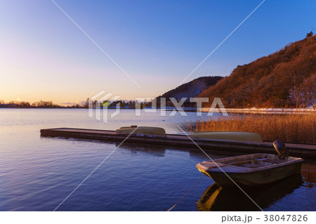 【静岡県】田貫湖・湖畔の夜明け 【静岡県】田貫湖・湖畔の夜明け 38047826