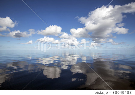 海と空と雲 38049488