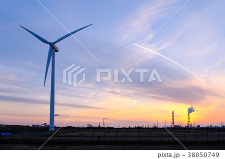 工業地帯・夕景 38050749