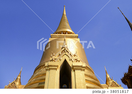 タイ王国 王宮 ワット・プラケーオの仏塔(プラ・シー・ラッタナー・チェディ) タイ王国 王宮 ワット・プラケーオの仏塔(プラ・シー・ラッタナー・チェディ) 38051817