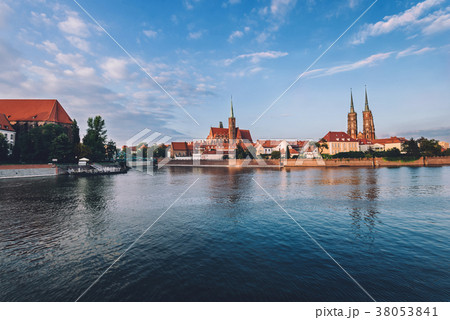 Cathedral island by Golden Hour 38053841