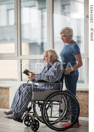 Tranquil pensioners spending time together at home 38054691
