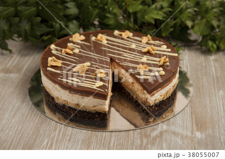 Chocolate cake with peanuts, snickers cake 38055007