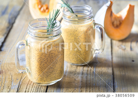 Glasses of pumpkin chia seed pudding 38056509