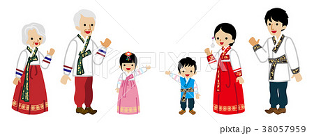 韓国の民族衣装を着る三世代家族 38057959