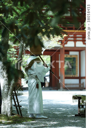 室生寺の虚無僧 38058453