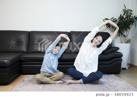 A cordial mommy and little girl, family concept photo 307 A cordial mommy and little girl, family concept photo 307 38059925