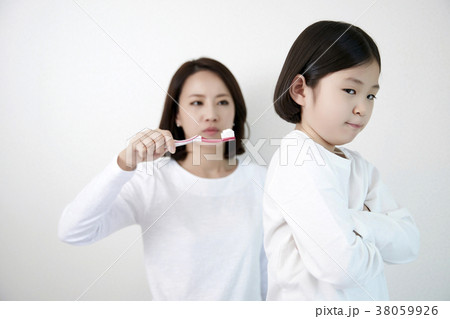 A cordial mommy and little girl, family concept photo 124 A cordial mommy and little girl, family concept photo 124 38059926