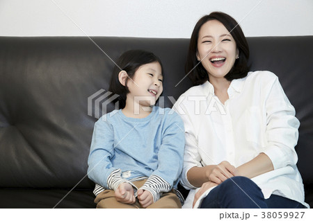 A cordial mommy and little girl, family concept photo 311 A cordial mommy and little girl, family concept photo 311 38059927