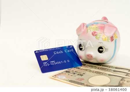 貯金イメージ（キャッシュカード・現金・貯金箱） 38061400