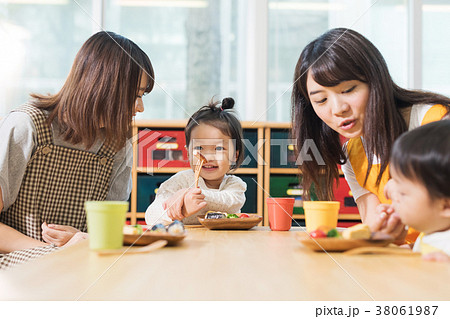 幼稚園　保育園 38061987