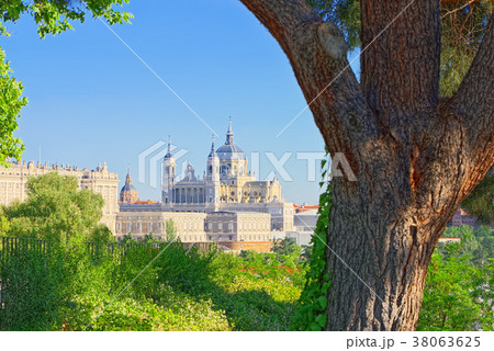 Panorama view on Royal Palace (Palacio Real) Panorama view on Royal Palace (Palacio Real) 38063625