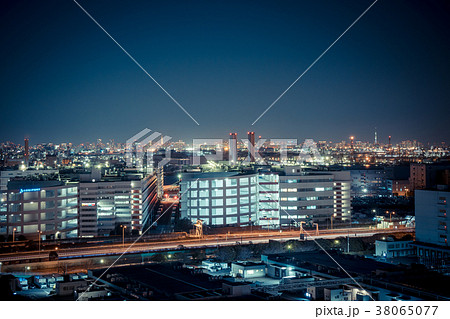 川崎マリエンの展望台から眺める東京方面の夜景の写真素材