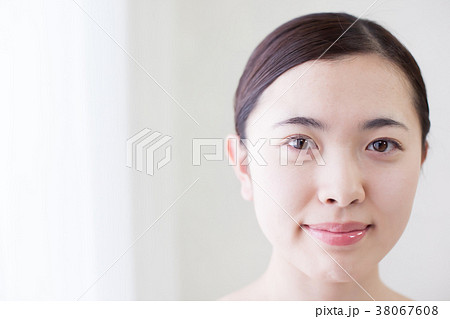 女性　顔 38067608