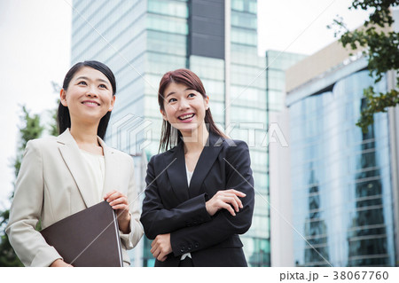 ビジネス チーム 女性 ビジネスマン ビジネス チーム 女性 ビジネスマン 38067760
