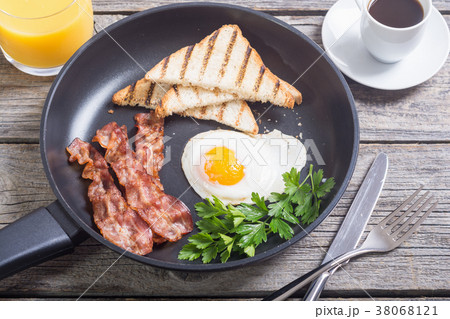 Breakfast with eggs bacon and toasts 38068121