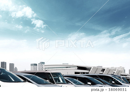 青空と自動車 青空と自動車 38069031