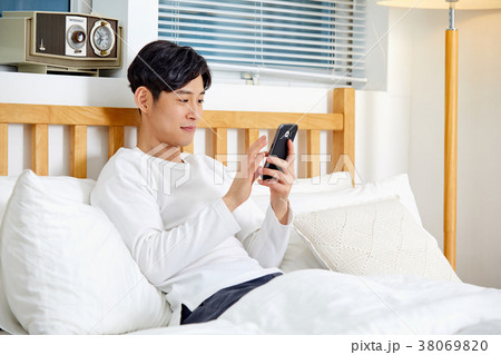 スマートフォン スマホ ベッド 38069820