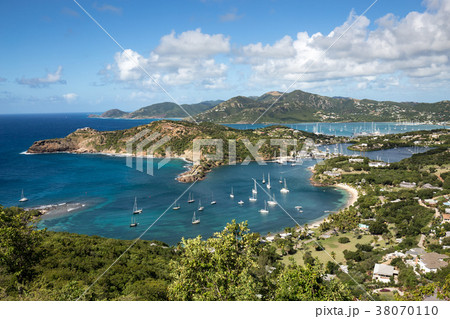 カリブ海の島アンティグアのイングリッシュハーバー 38070110
