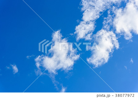 Beautiful cirrus clouds against the blue sky Beautiful cirrus clouds against the blue sky 38077972