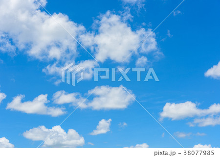 Beautiful cirrus clouds against the blue sky Beautiful cirrus clouds against the blue sky 38077985