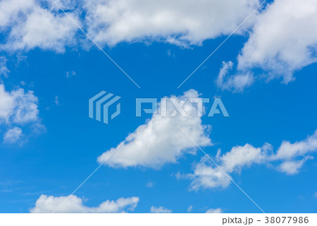 Beautiful cirrus clouds against the blue sky Beautiful cirrus clouds against the blue sky 38077986