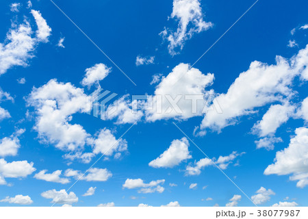 Beautiful cirrus clouds against the blue sky Beautiful cirrus clouds against the blue sky 38077987
