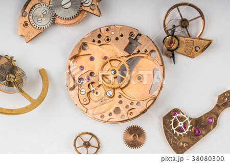 Broken watch mechanism 38080300