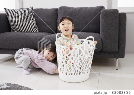 ランドリーバスケット 洗濯かご 少女 38082359