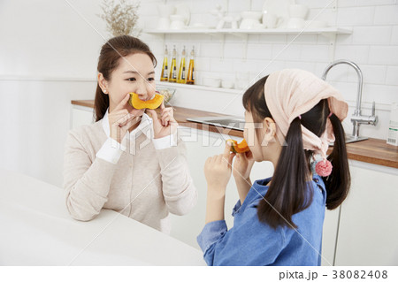 子供 女性 女 38082408