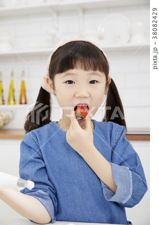 1 1 笑顔 38082429