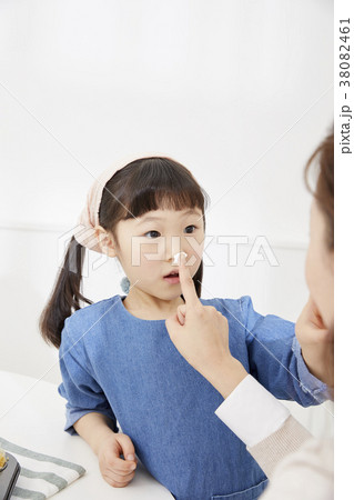 人差し指 子供 ママ 38082461