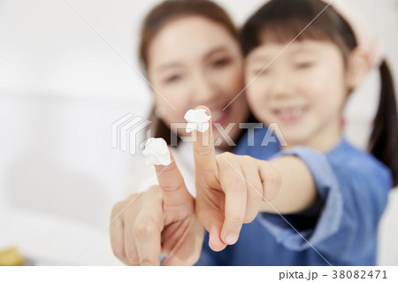 2 感情 笑い 38082471