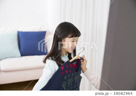 手 ハンガー 笑い 38082964