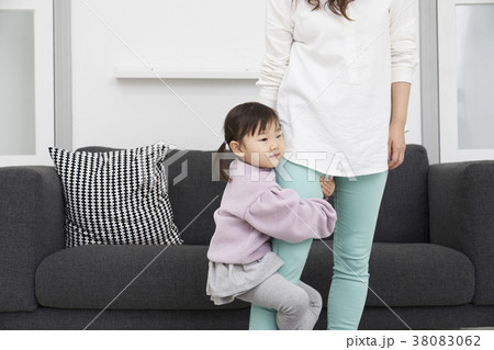 娘 とっつき ぶら下がる 38083062