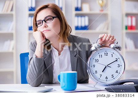 Businesswoman working in the office 38083314