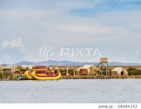 Uros Islands on Lake Titicaca in Peru Uros Islands on Lake Titicaca in Peru 38084102