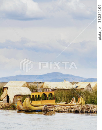 Uros Islands on Lake Titicaca in Peru Uros Islands on Lake Titicaca in Peru 38084106