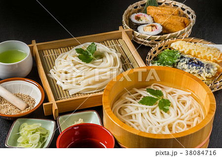 手打ちうどん　homemade noodles of Japan(udon) 38084716