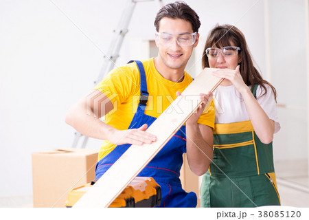 Man explaining woman woodworking tips in wood 38085120